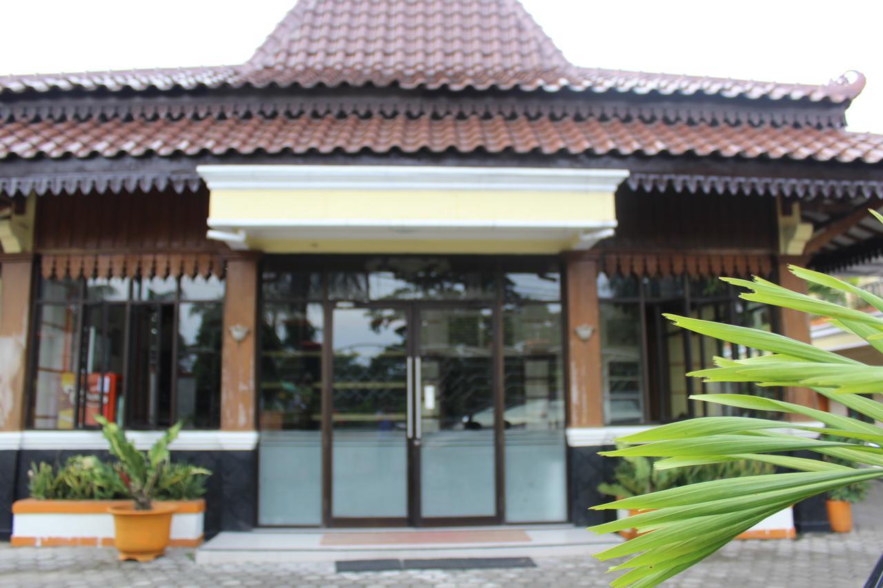 Cepu Simpang Tujuh酒店 外观 照片