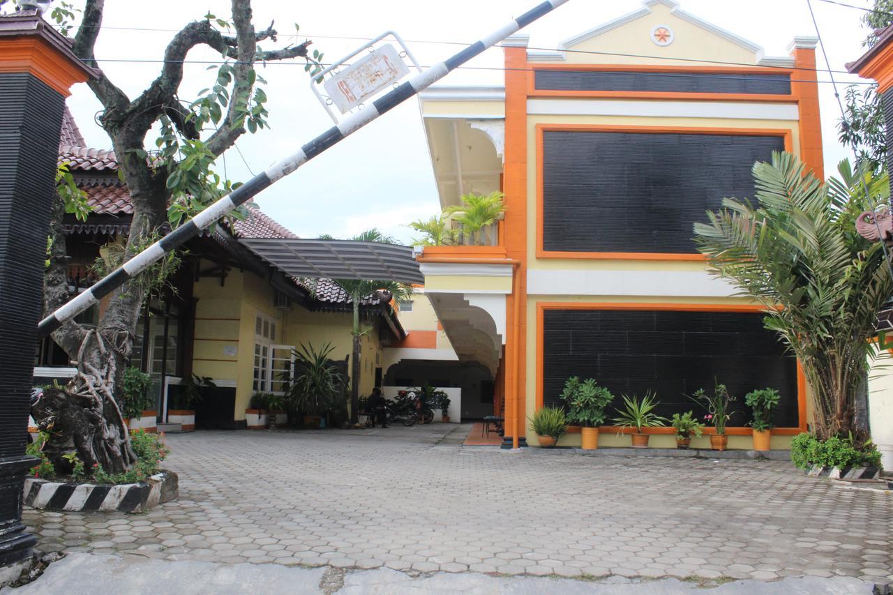 Cepu Simpang Tujuh酒店 外观 照片