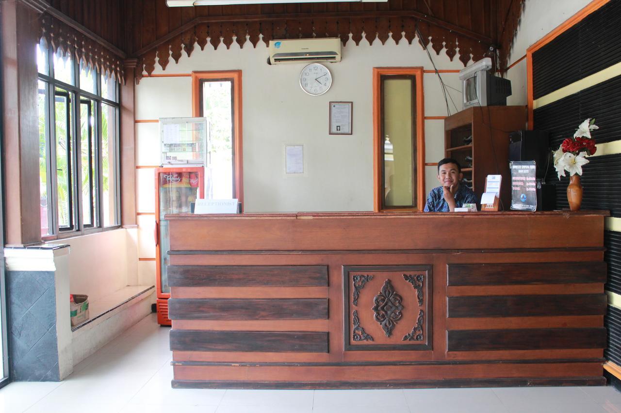 Cepu Simpang Tujuh酒店 外观 照片