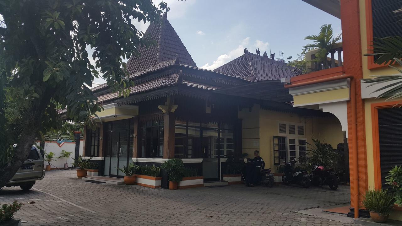Cepu Simpang Tujuh酒店 外观 照片